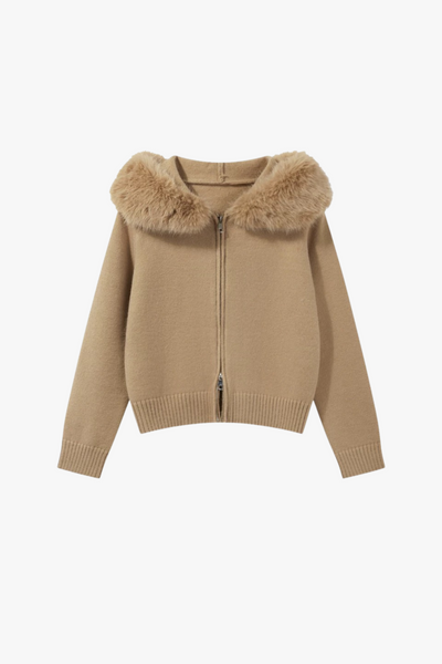 SORA – STRICKJACKE MIT KUNSTFELLKRAGEN